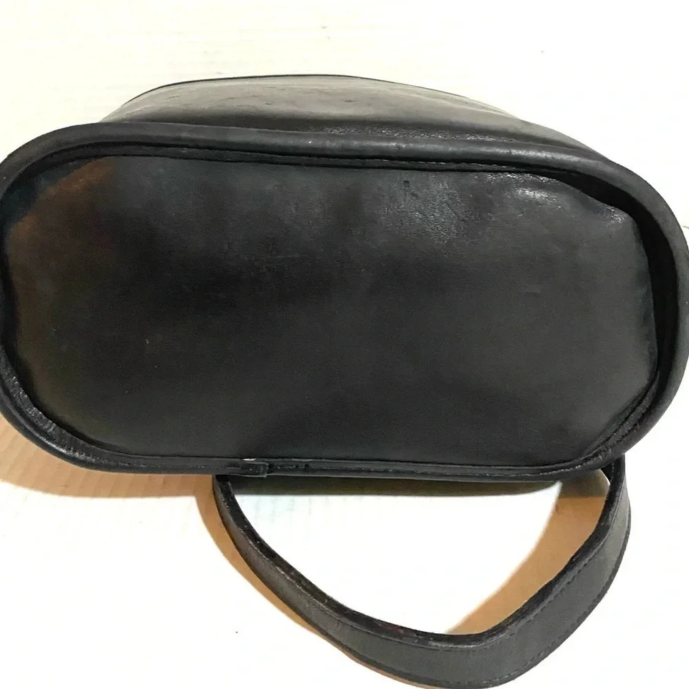 Coach vintage black distressed leather crossbody handbag - Picture 6 of 13